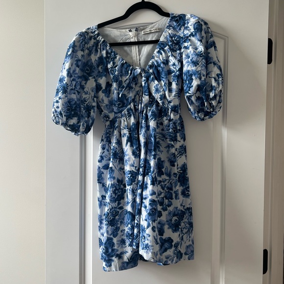 Abercrombie & Fitch Dresses & Skirts - Puff Sleeve Floral Abercrombie Mini Dress (XS)